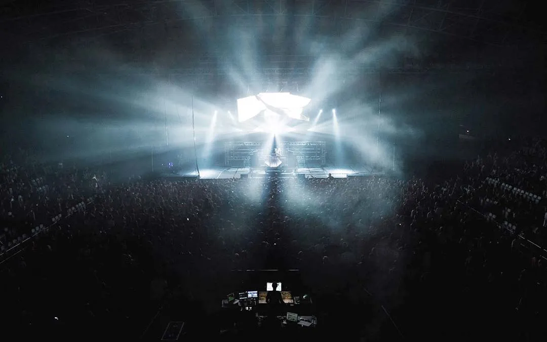 Flume Infinity Prism - crowd view