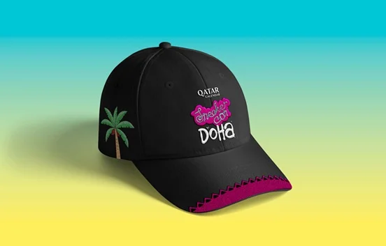Sneaker Con Doha black cap with embroidered logo and palm tree motif